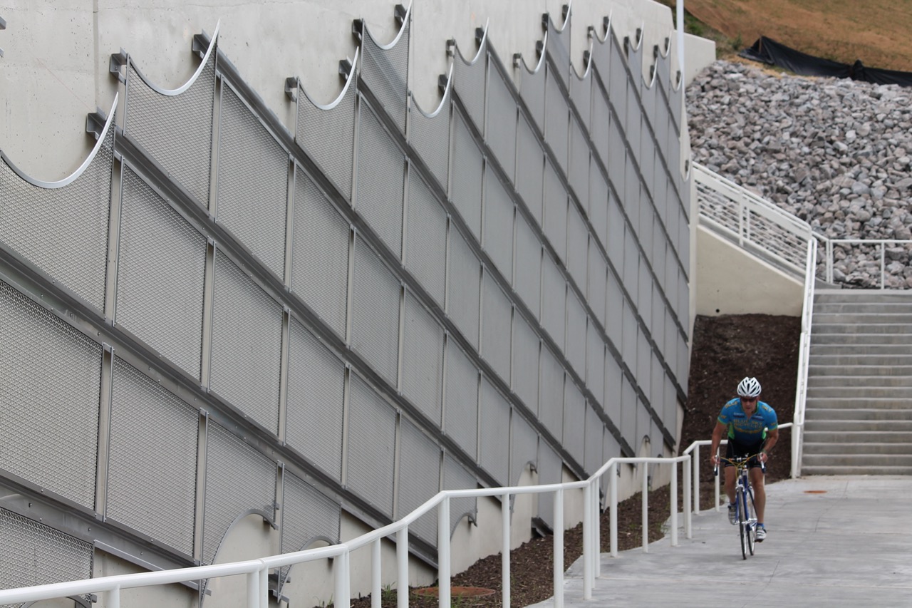 A picture of an Expanded Metal facade on the side of a building.