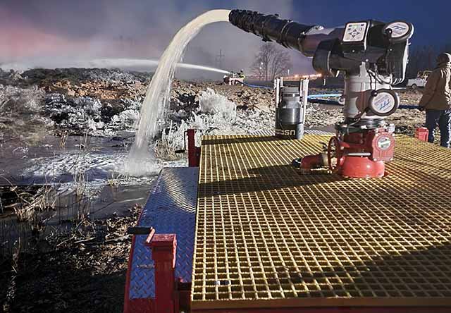A picture of a water hose machine with a Fiberglass Grating platform, spraying water.